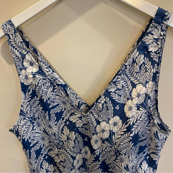 J Crew Abigail Borg 100% Silk V Neck Tank Top Floral Blue - Picture 2 of 5